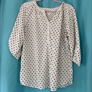 5 for $20 🍍Lightweight black and white blouse🍍